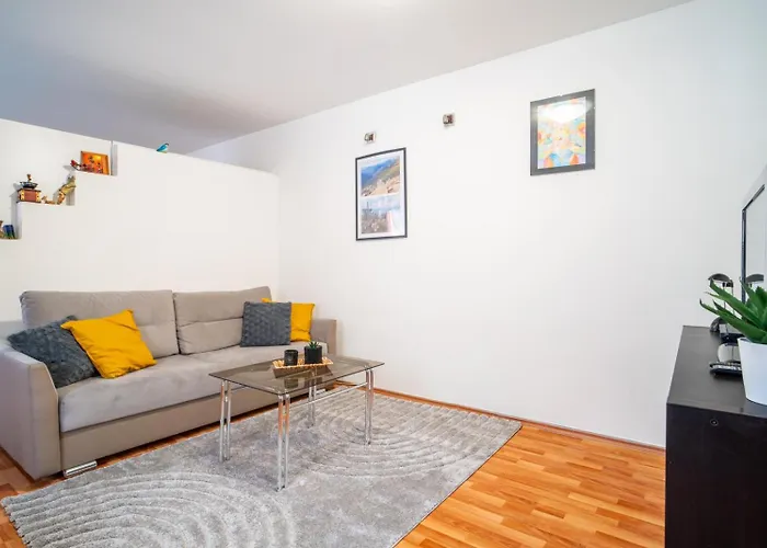 Апартаменты A Cozy In Downtown Братислава