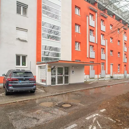 A Cozy In Downtown Апартаменты Братислава